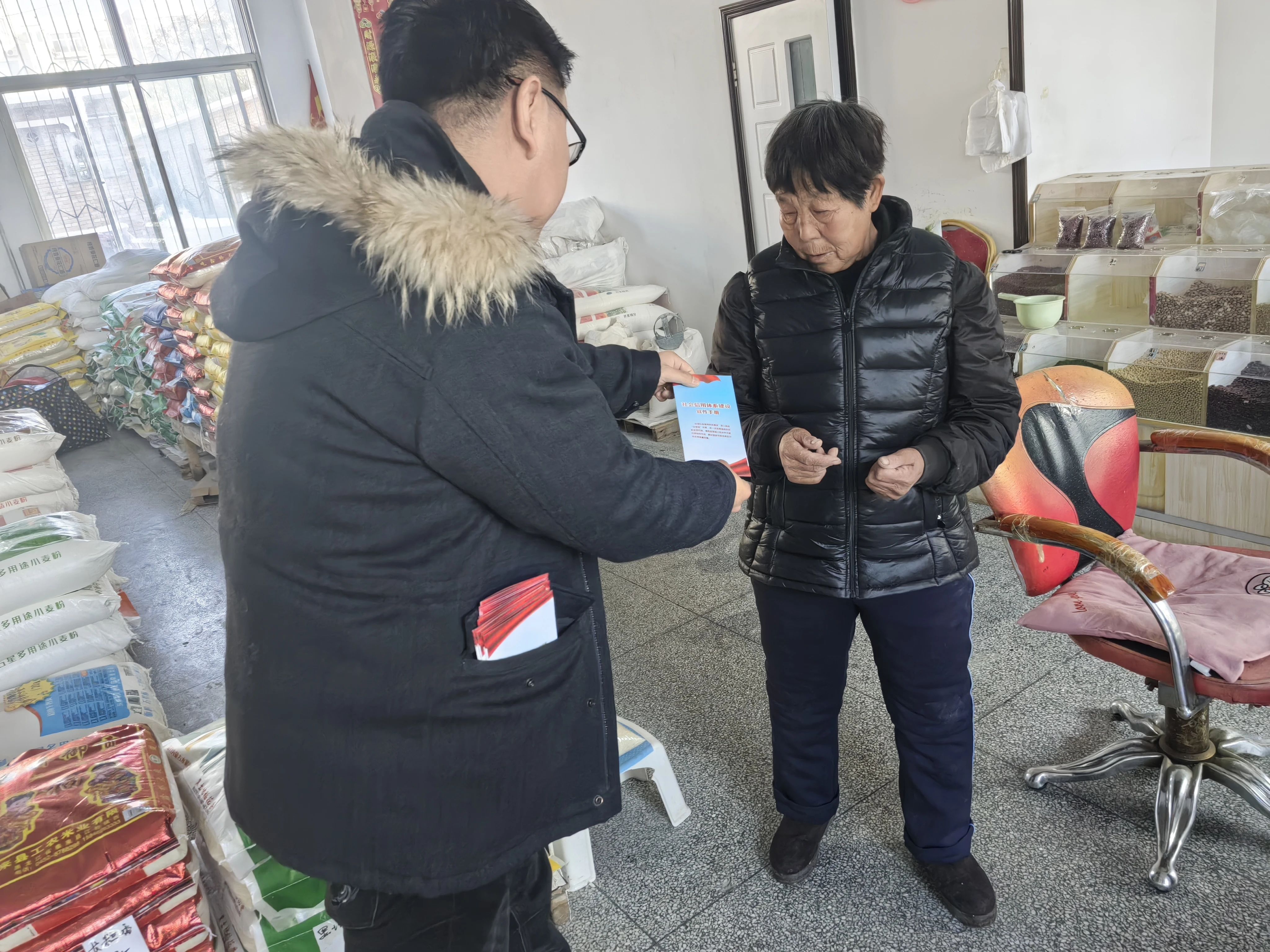 赤峰市旗县区信用宣传系列活动|巴林右旗水利局开展诚信宣传进群众活动